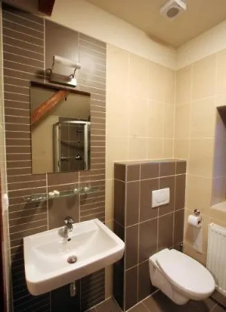 Haydnuv Dum בית הארחה 3*